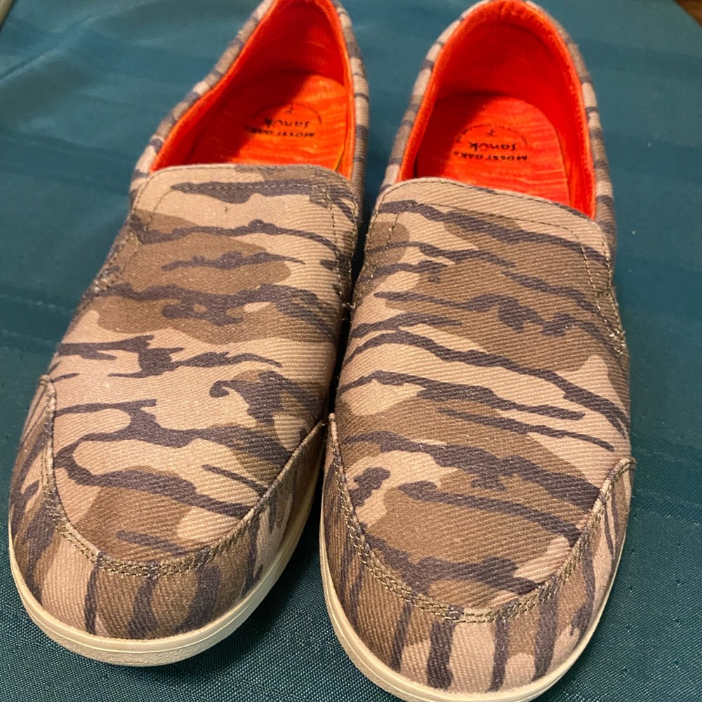 Sanuk Mossy Oak Collab Women’s size 10 like new